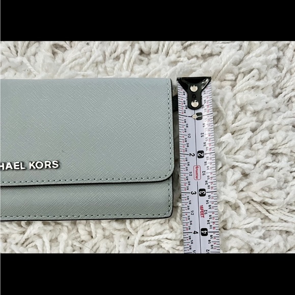 Michael Kors Wallet - Picture 5 of 11